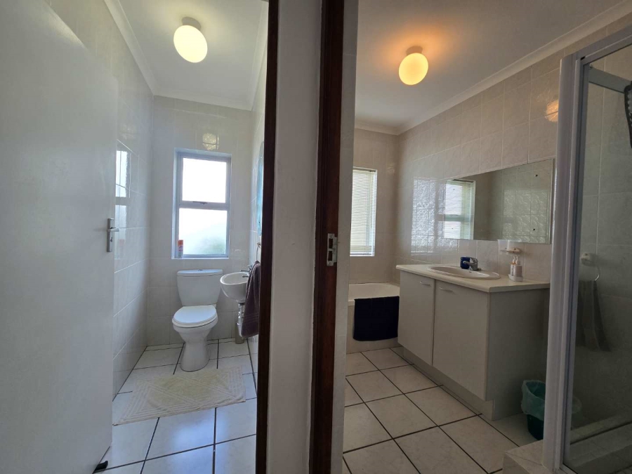 5 Bedroom Property for Sale in Stilbaai Wes Western Cape